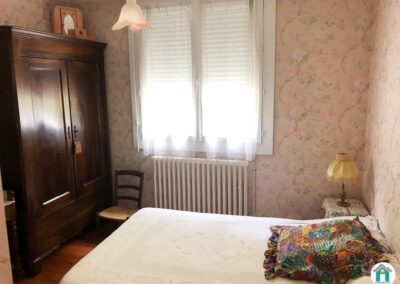 Jolie maison avec extérieur et garage