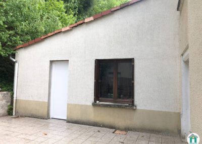 Jolie maison avec extérieur et garage