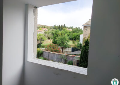 Bâtisse avec trois logements indépendants et extérieurs