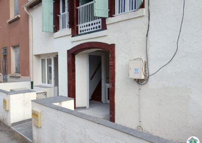 Bâtisse avec trois logements indépendants et extérieurs
