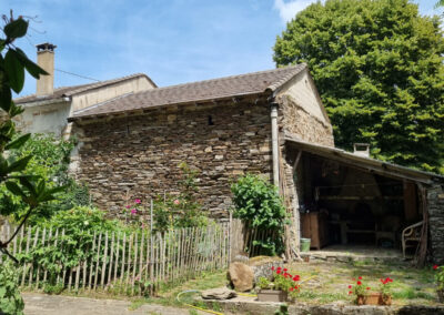 Belle maison en pierres avec dépendance, garage et extérieur