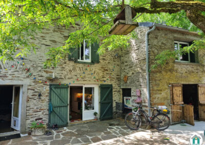 Belle maison en pierres avec dépendance, garage et extérieur