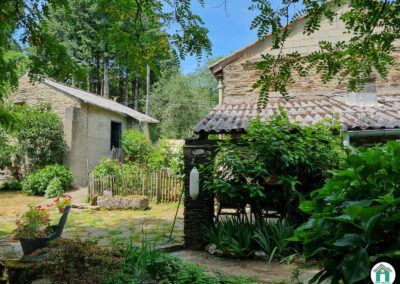 Belle maison en pierres avec dépendance, garage et extérieur