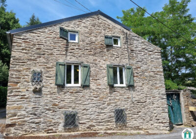 Belle maison en pierres avec dépendance, garage et extérieur