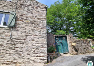 Belle maison en pierres avec dépendance, garage et extérieur