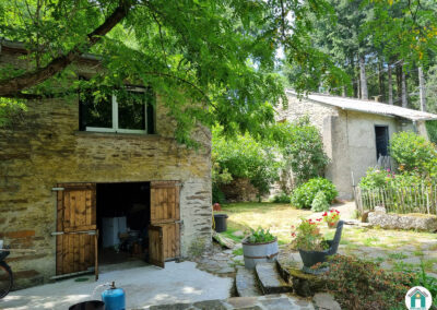 Belle maison en pierres avec dépendance, garage et extérieur