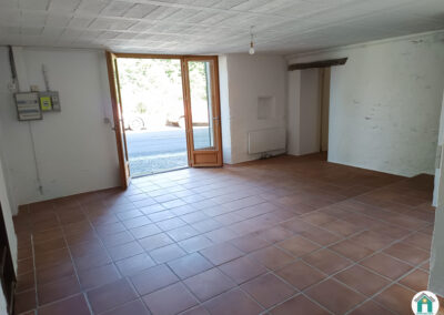 Maison de village spacieuse avec jardin