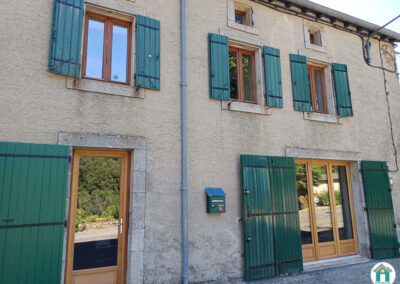 Maison de village spacieuse avec jardin
