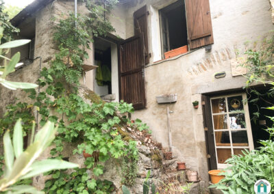 Charmante petite maison dans hameau isolé