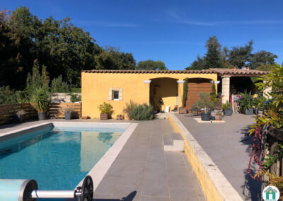 Grande maison de plain pied avec piscine et jardin