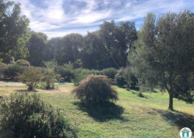 Grande maison de plain pied avec piscine et jardin
