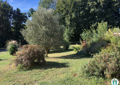 Grande maison de plain pied avec piscine et jardin