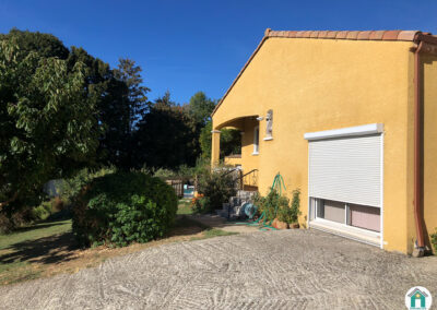 Grande maison de plain pied avec piscine et jardin