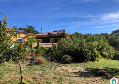Grande maison de plain pied avec piscine et jardin