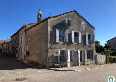 Maison de village avec grange et potager
