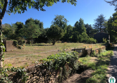 Terrain à bâtir de 1 441 m² en cœur de village