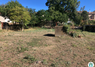 Terrain à bâtir de 1 441 m² en cœur de village