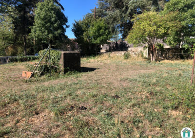 Terrain à bâtir de 1 441 m² en cœur de village