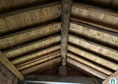 Garage avec terrain boisé