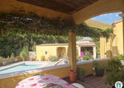Grande maison de plain pied avec piscine et jardin